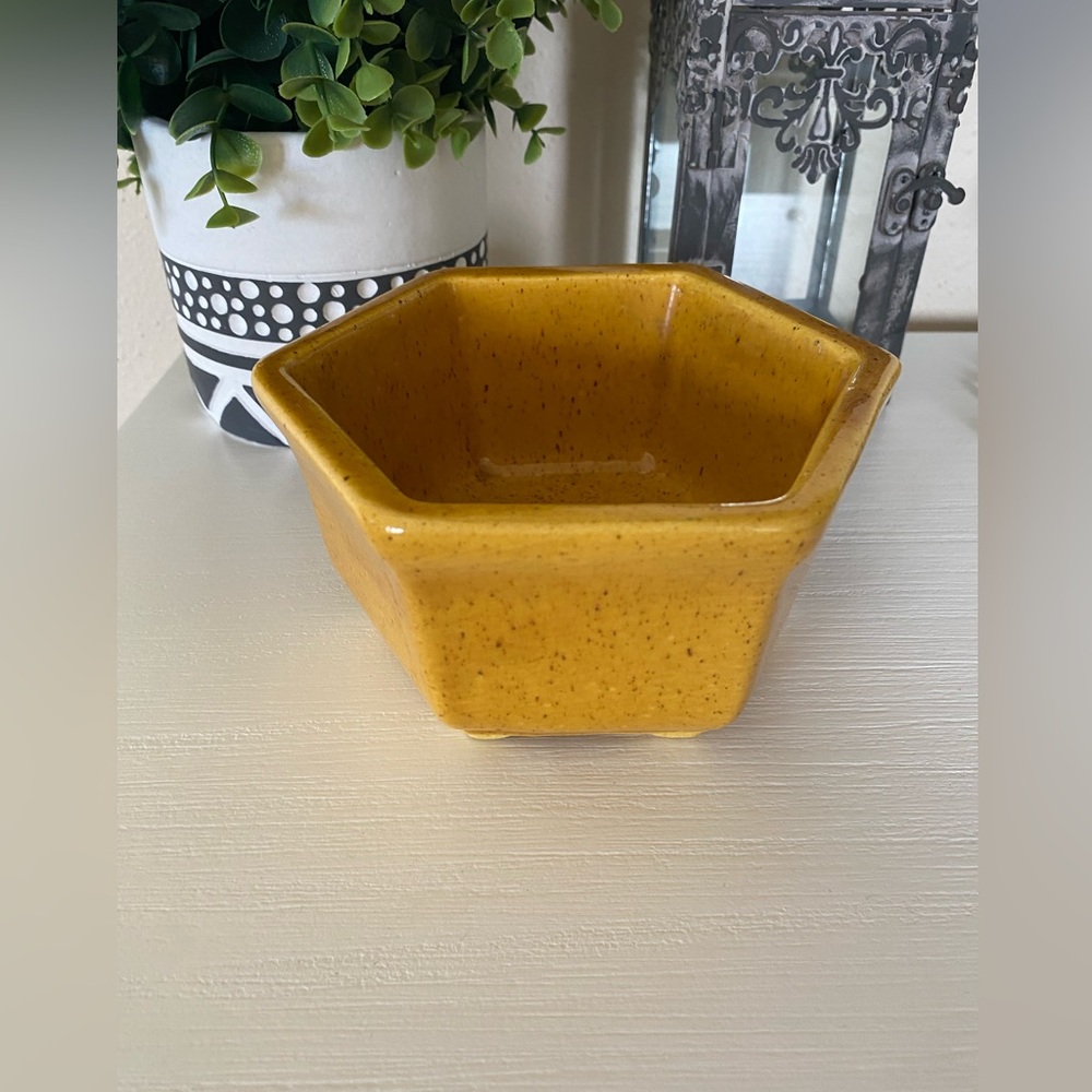 Haeger 4002 Pottery Vintage Speckled Planter Mustard Gold Yellow Signed